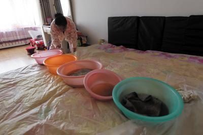 岳阳楼上漏水，住户失联，小区没物管，业主维权难！律师来支招……